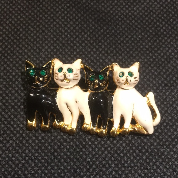 Vintage Black White Enamel Cats With Green Rhinestones Eyes Brooch Gold Detail - Picture 2 of 5